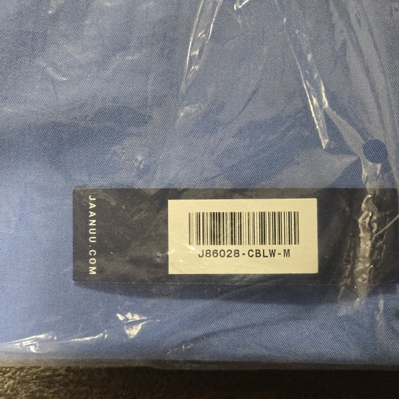 Jaanuu Scrub Set - Ceil Blue (4 pocket VNeck Scrub Top + Joggers) Medium Reg - Picture 3 of 4